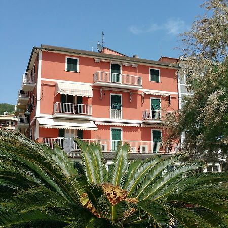 ليريسي Albergo Nettuno المظهر الخارجي الصورة