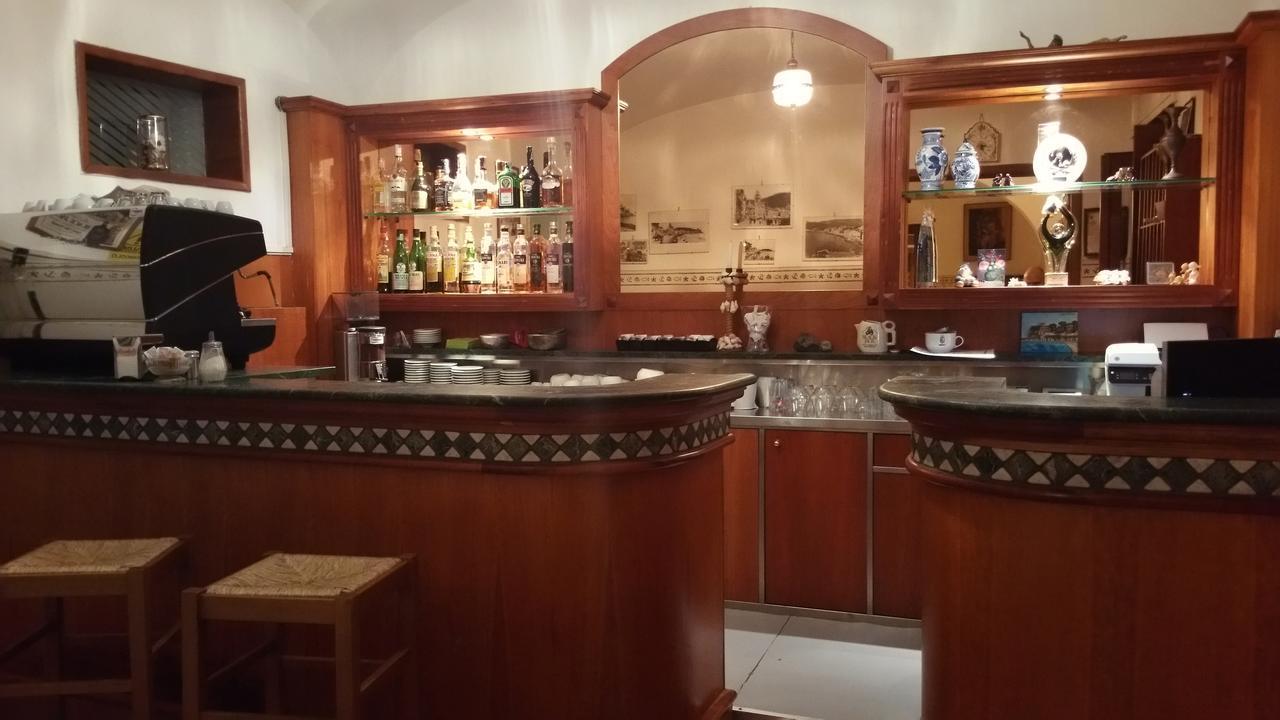 ليريسي Albergo Nettuno المظهر الخارجي الصورة